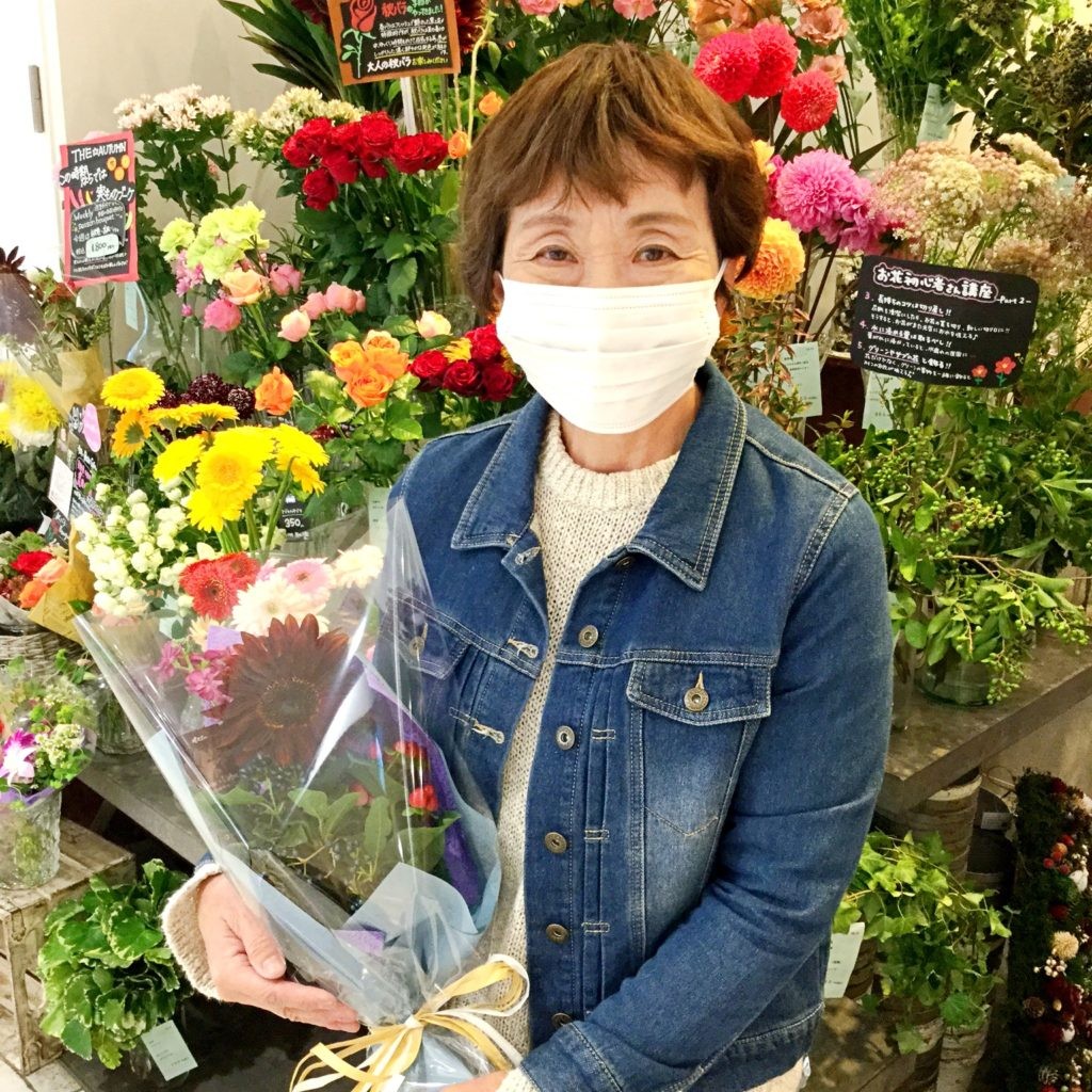 長野の花屋 ヌボー生花店 事例紹介 笑顔を運ぶ花贈り 結婚式前撮りに渡すサプライズの花束