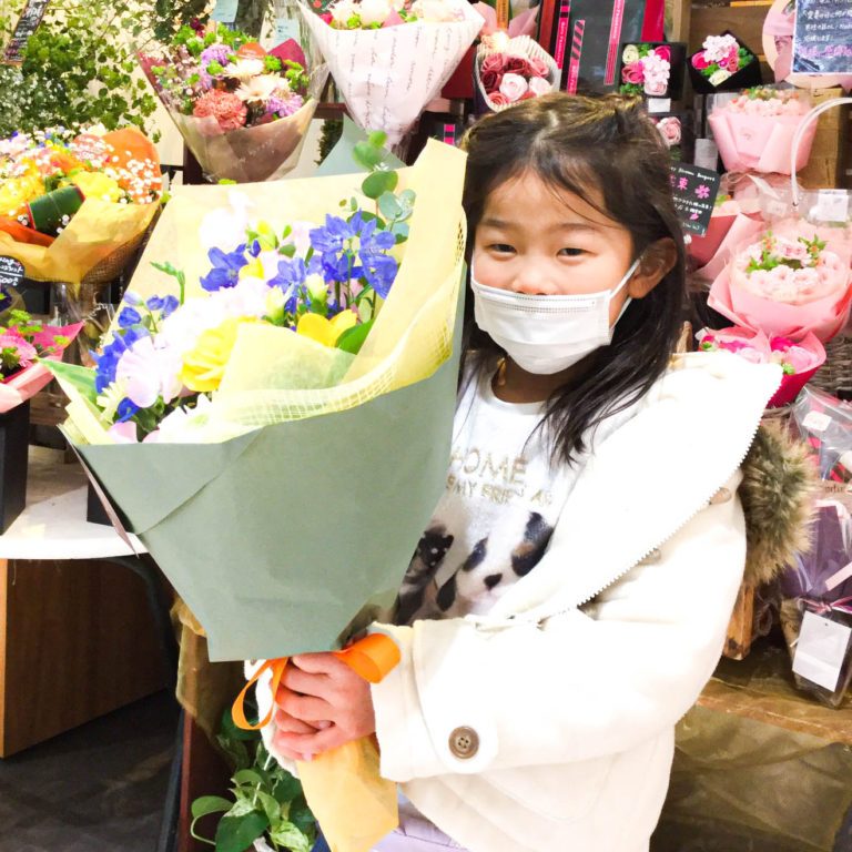 長野の花屋 ヌボー生花店 事例紹介 > 【笑顔を運ぶ花贈り】定年退職に花束を。 長野の花屋 ヌボー生花店 事例紹介 > 【笑顔を運ぶ花贈り】定年退職に花束を。