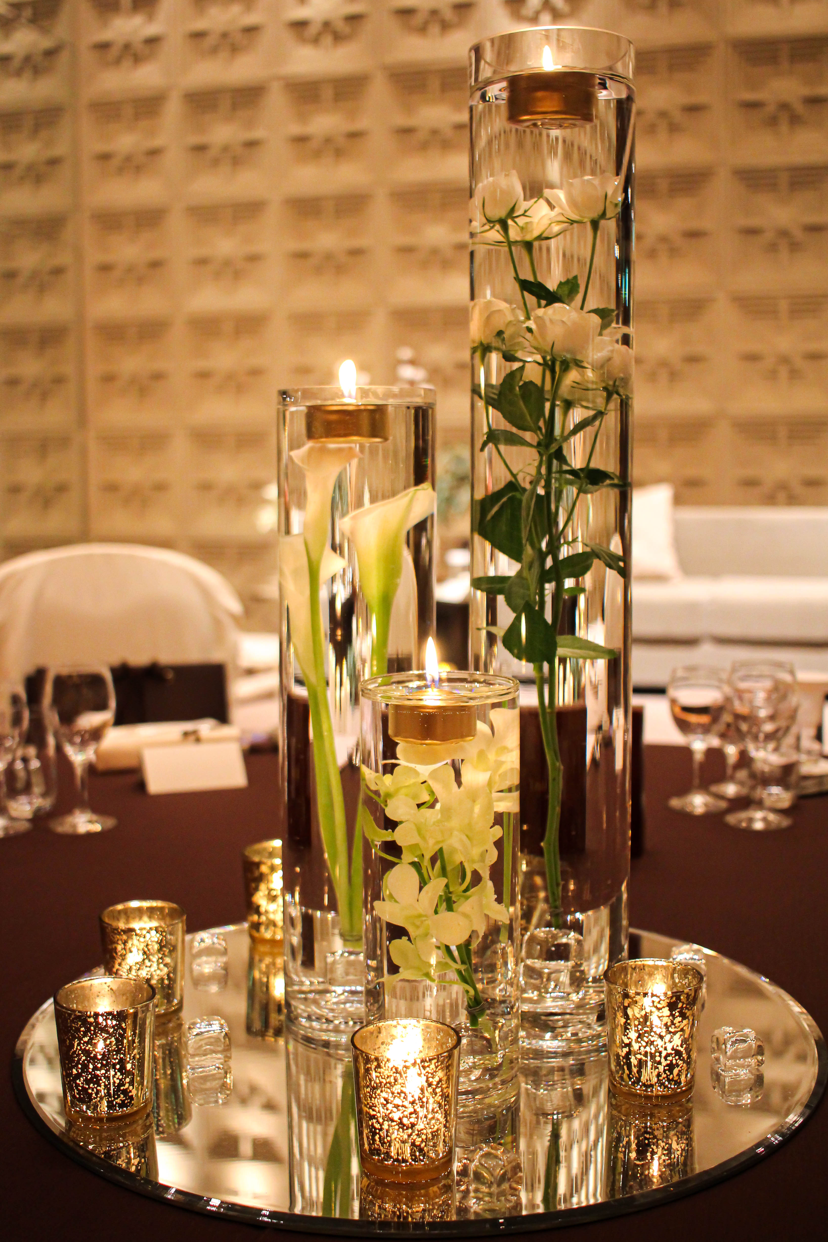 結婚式　ゲストテーブル　ゴールド　花器　立方体
