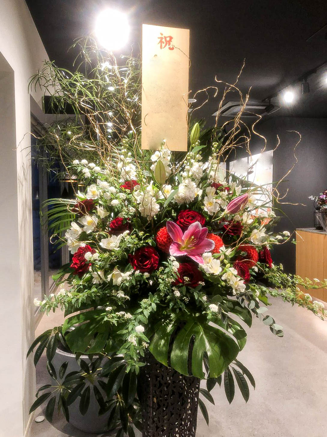 長野の花屋 ヌボー生花店 事例紹介 事例紹介 不動産会社の開設にお祝いスタンド花を
