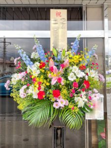 【事例紹介】ヨガスタジオOPENにお祝いスタンド花を