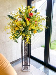 【事例紹介】マンションエントランスに飾るスタンド花